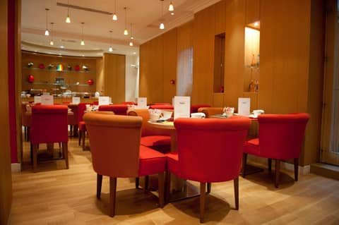 Westside Arc de Triomphe Hotel — photo 9