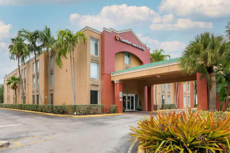 Comfort Inn & Suites Fort Lauderdale West Turnpike — building