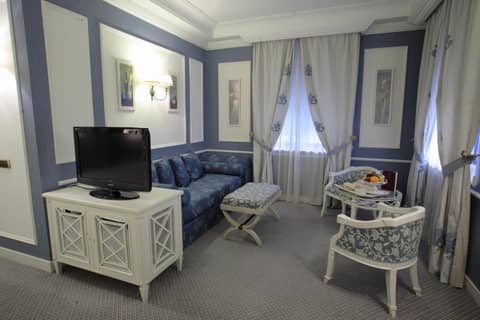 Palazzo Alabardieri — hotel room