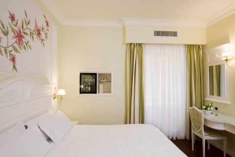 Palazzo Alabardieri — hotel room