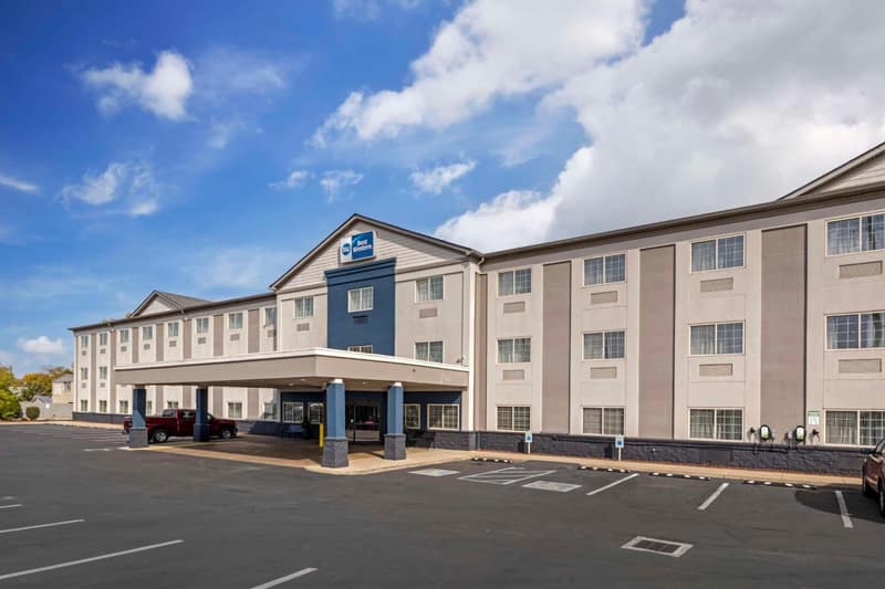 Best Western Louisville Airport Expo — building