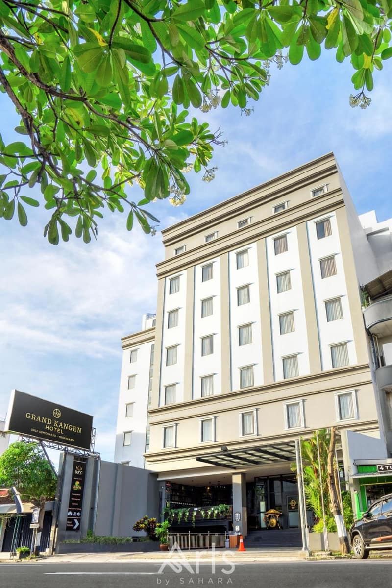 Grand Kangen Hotel Urip Sumoharjo — building