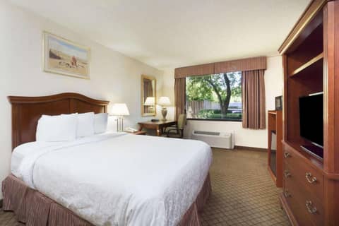 Days Inn by Wyndham Columbus Airport — photo 2