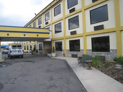 Days Inn by Wyndham Columbus Airport — photo 9