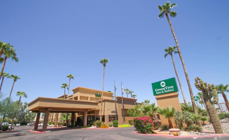 GreenTree Inn & Suites Phoenix Sky Harbor — building