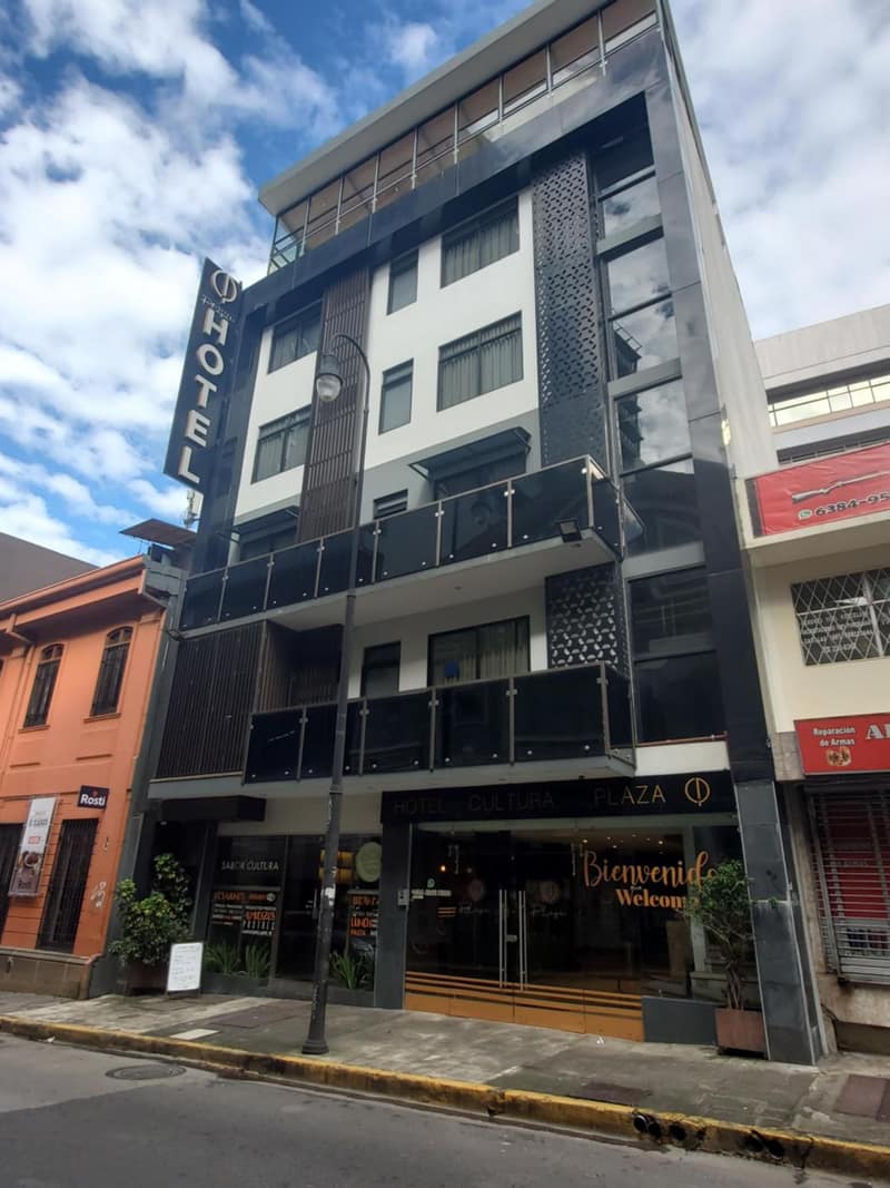 Hotel Cultura Plaza — building