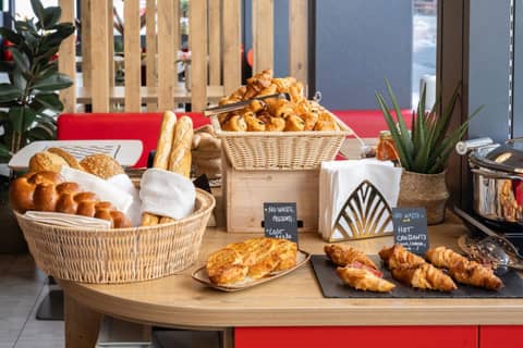 ibis Geneve Centre Lac — dining
