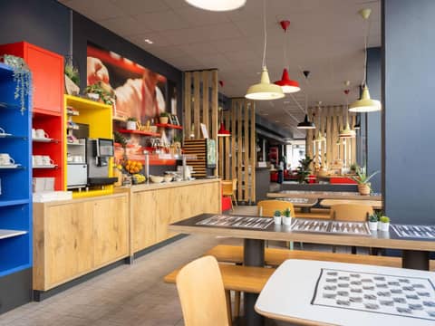 ibis Geneve Centre Lac — dining