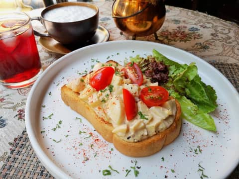 Old Capital Bike Inn - SHA Certified — dining