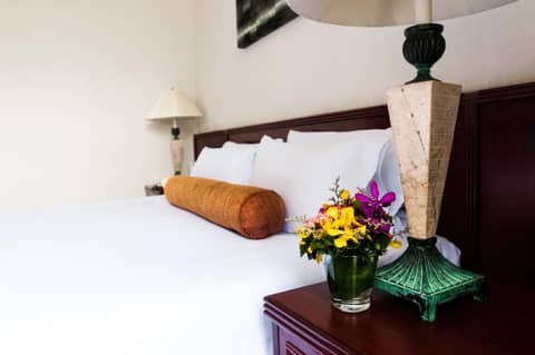 City Lodge Bangkok — hotel room