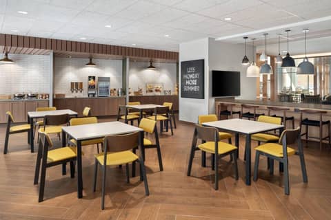 Fairfield Inn & Suites by Marriott Milwaukee West — photo 6