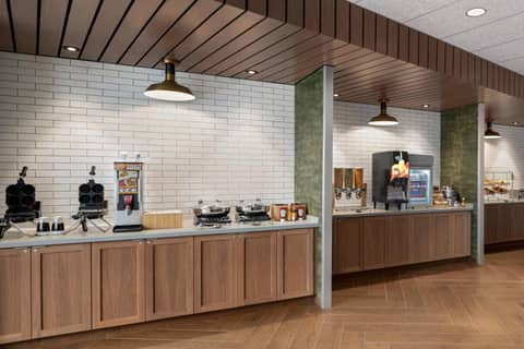 Fairfield Inn & Suites by Marriott Milwaukee West — photo 8
