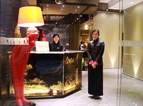 Lan Kwai Fong Hotel - Kau U Fong — human