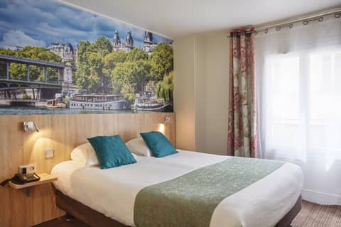 Hotel Beaugrenelle Tour Eiffel — hotel room