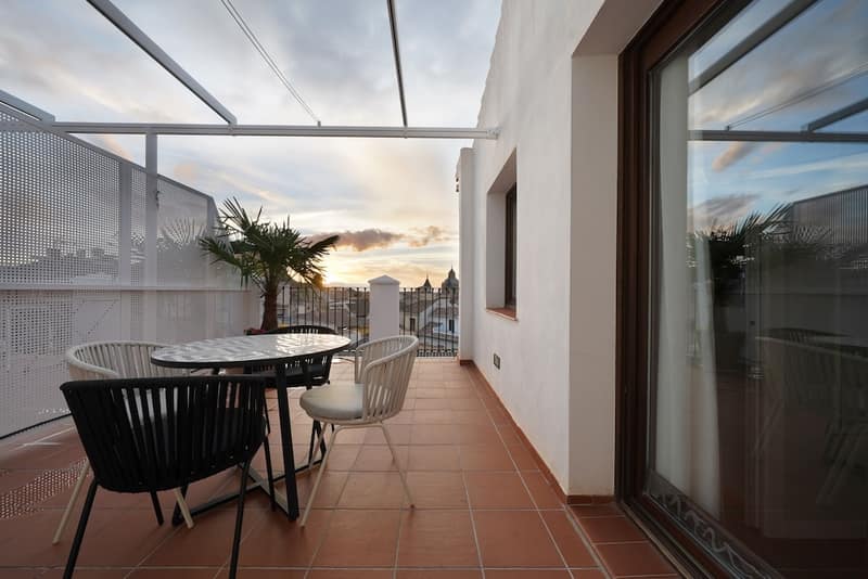 Numa Granada Vega — balance & terrace