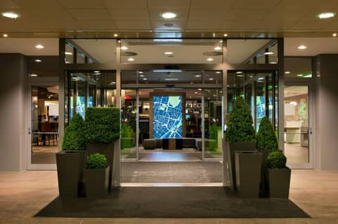 Holiday Inn Munich City Centre by IHG — recepcion & lobby