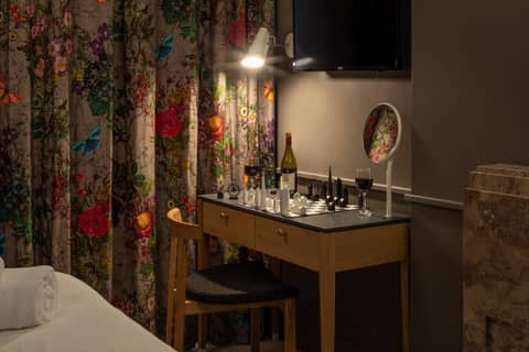The Goodenough Hotel London — hotel room