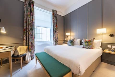 The Goodenough Hotel London — hotel room
