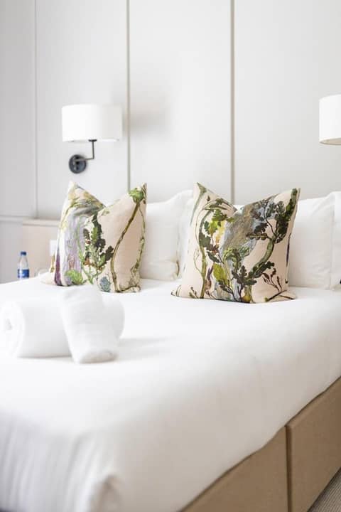 The Goodenough Hotel London — hotel room