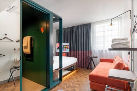 YOTEL Manchester Deansgate — photo 4