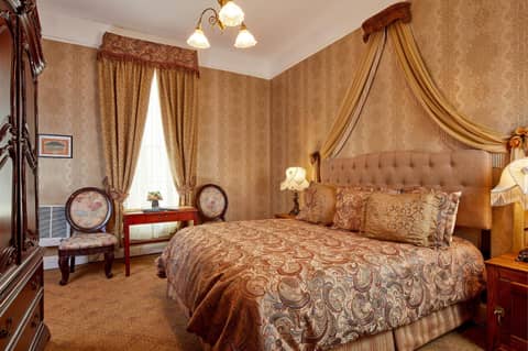 Queen Anne — hotel room