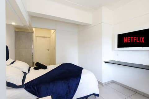 Sea Point apartment — hotel room