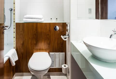 Holiday Inn London Camden Lock by IHG — bathroom