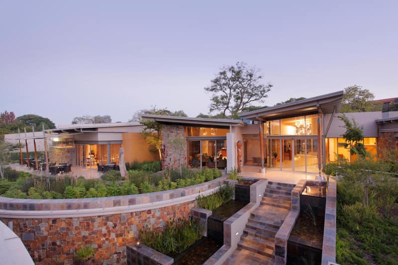 Seven Villa Hotel & Spa — building