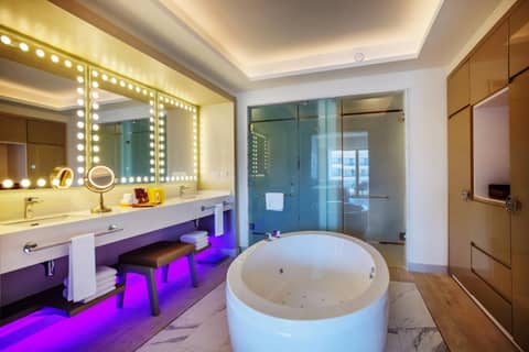 Planet Hollywood Cancun by Royalton An Autograph Collection All-Inclusive Resort — photo 8