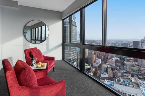 Meriton Suites Kent Street Sydney — hotel room
