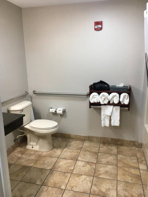La Quinta Inn & Suites by Wyndham Louisville East — photo 3