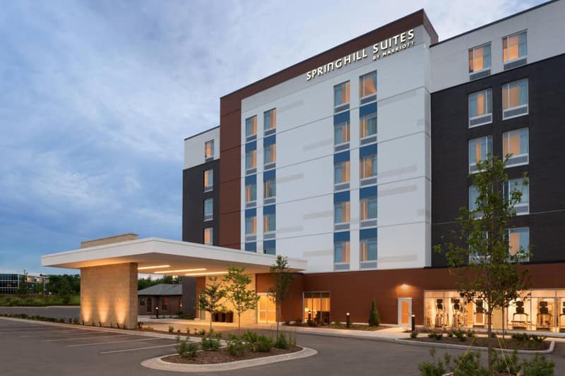 SpringHill Suites by Marriott Milwaukee West/Wauwatosa — building
