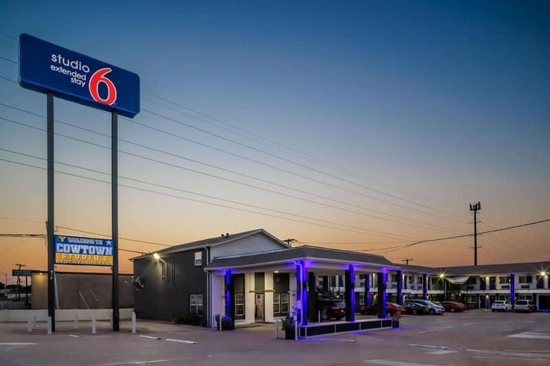 Studio 6 Fort Worth, TX - Stockyards East — building