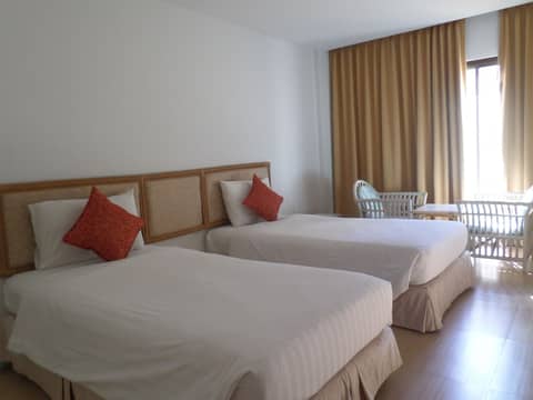 Nautical Inn — hotel room