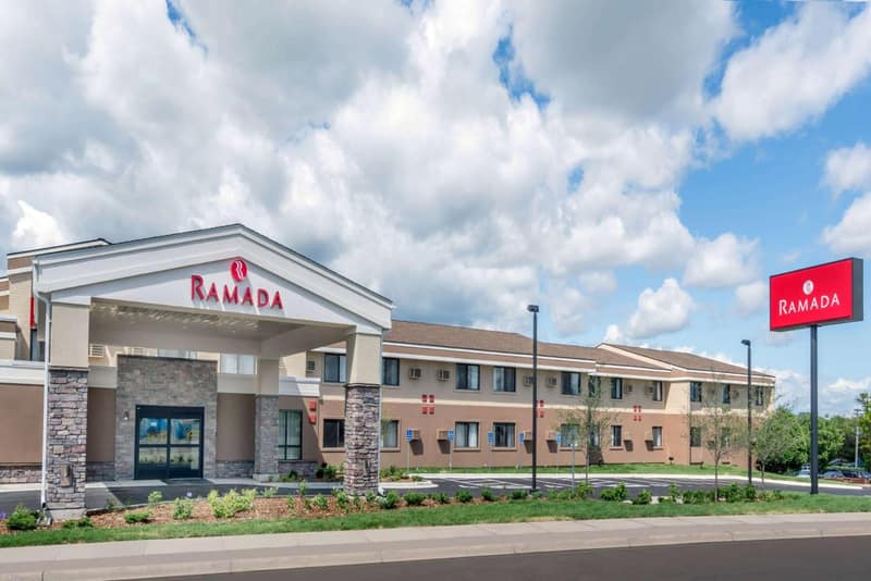 Ramada by Wyndham Minneapolis Golden Valley — building