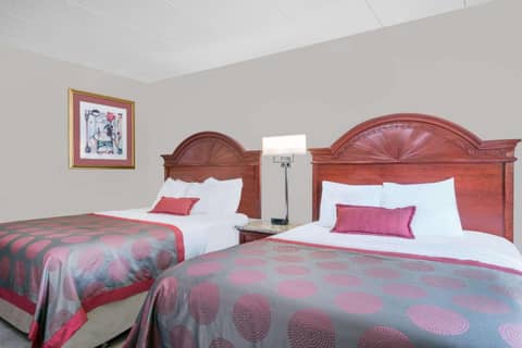 Ramada by Wyndham Minneapolis Golden Valley — photo 8