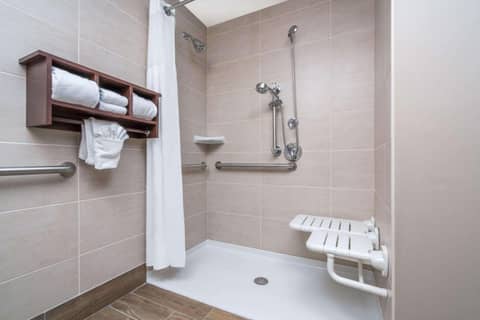 Ramada by Wyndham Minneapolis Golden Valley — photo 9