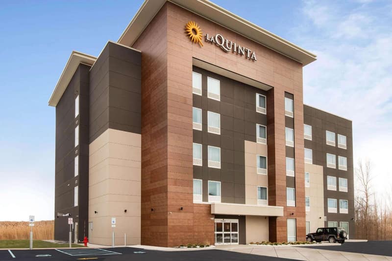 La Quinta by Wyndham Buffalo Amherst — building