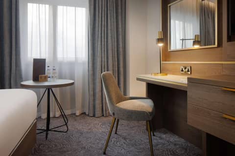 DoubleTree by Hilton London Angel Kings Cross — hotel room