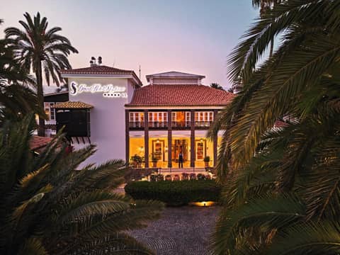 Seaside Grand Hotel Residencia - Gran Lujo — hotel building