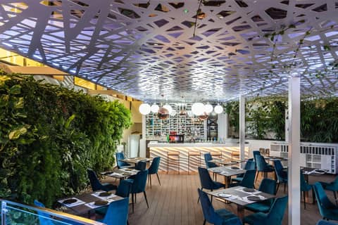 Hotel Caserio — bar & dining