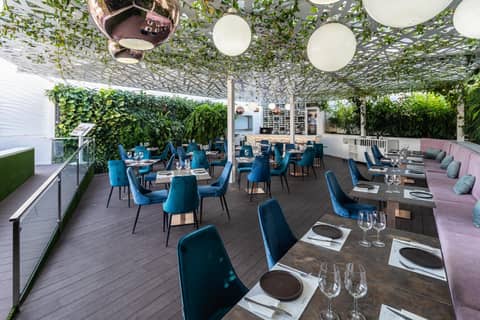 Hotel Caserio — outdoor dining