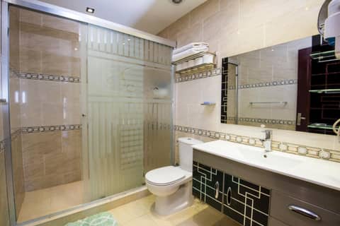 Premium sea view 2 bedrooms 2 bathrooms apartment located within Gravity Hotel & Aquapark Hurghada — photo 3