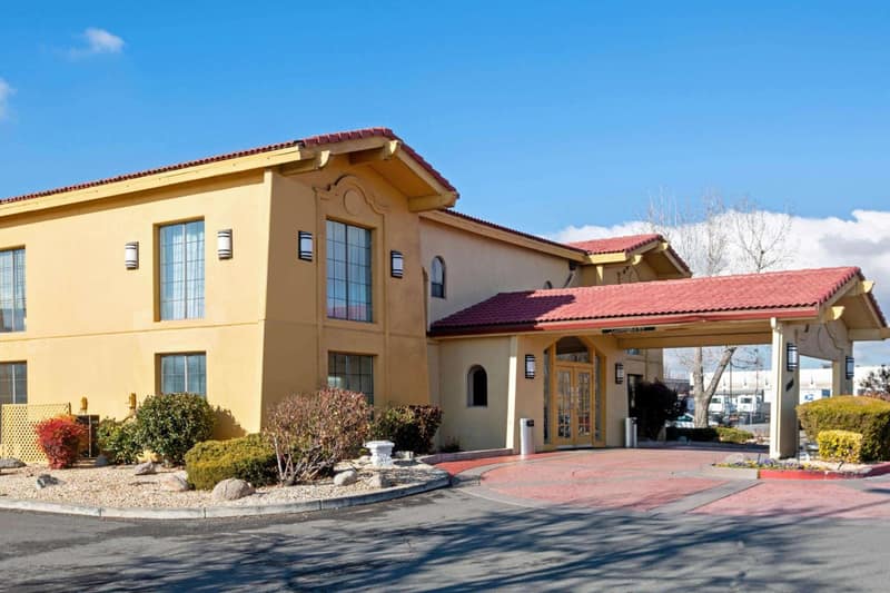 Days Inn by Wyndham Reno — building