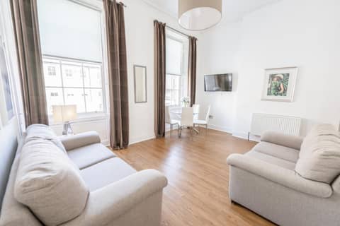 Edinburgh Castle Apartments — photo 5