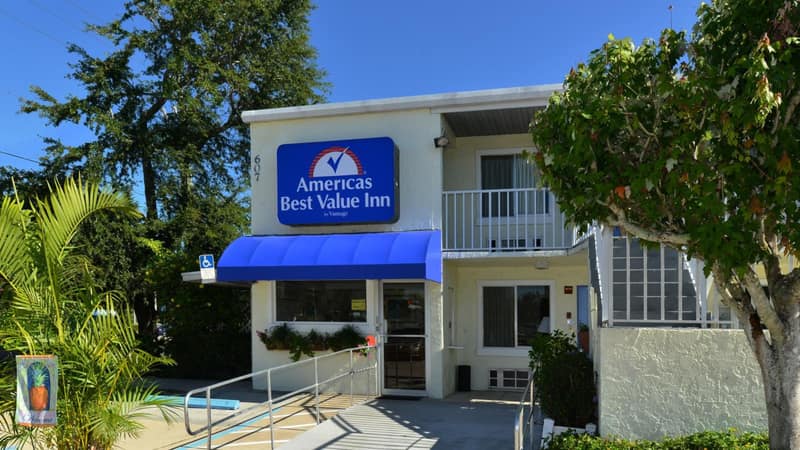 Americas Best Value Inn Bradenton-Sarasota — building