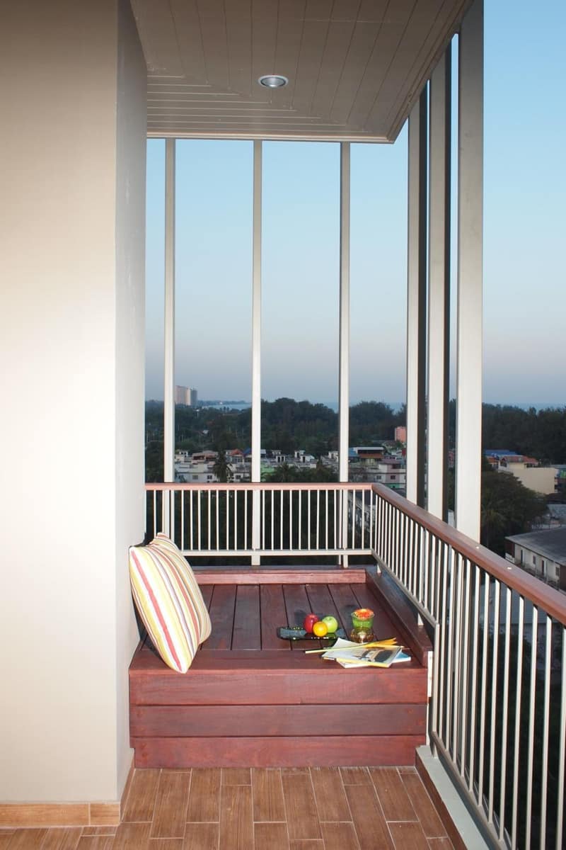 Long Beach Cha-Am Hotel — balance & terrace