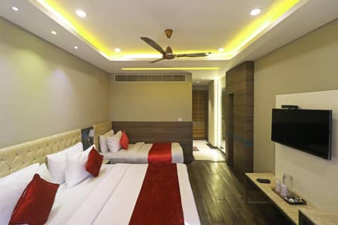 The IVY Grand Hotel - Luxury living in City Centre Near Connaught Place — hotel room