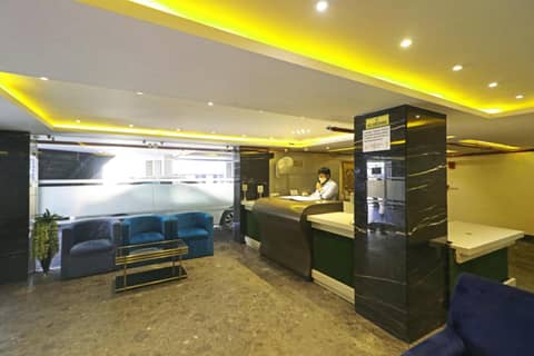 The IVY Grand Hotel - Luxury living in City Centre Near Connaught Place — recepcion & lobby