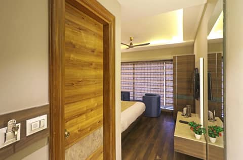 The IVY Grand Hotel - Luxury living in City Centre Near Connaught Place — hotel room